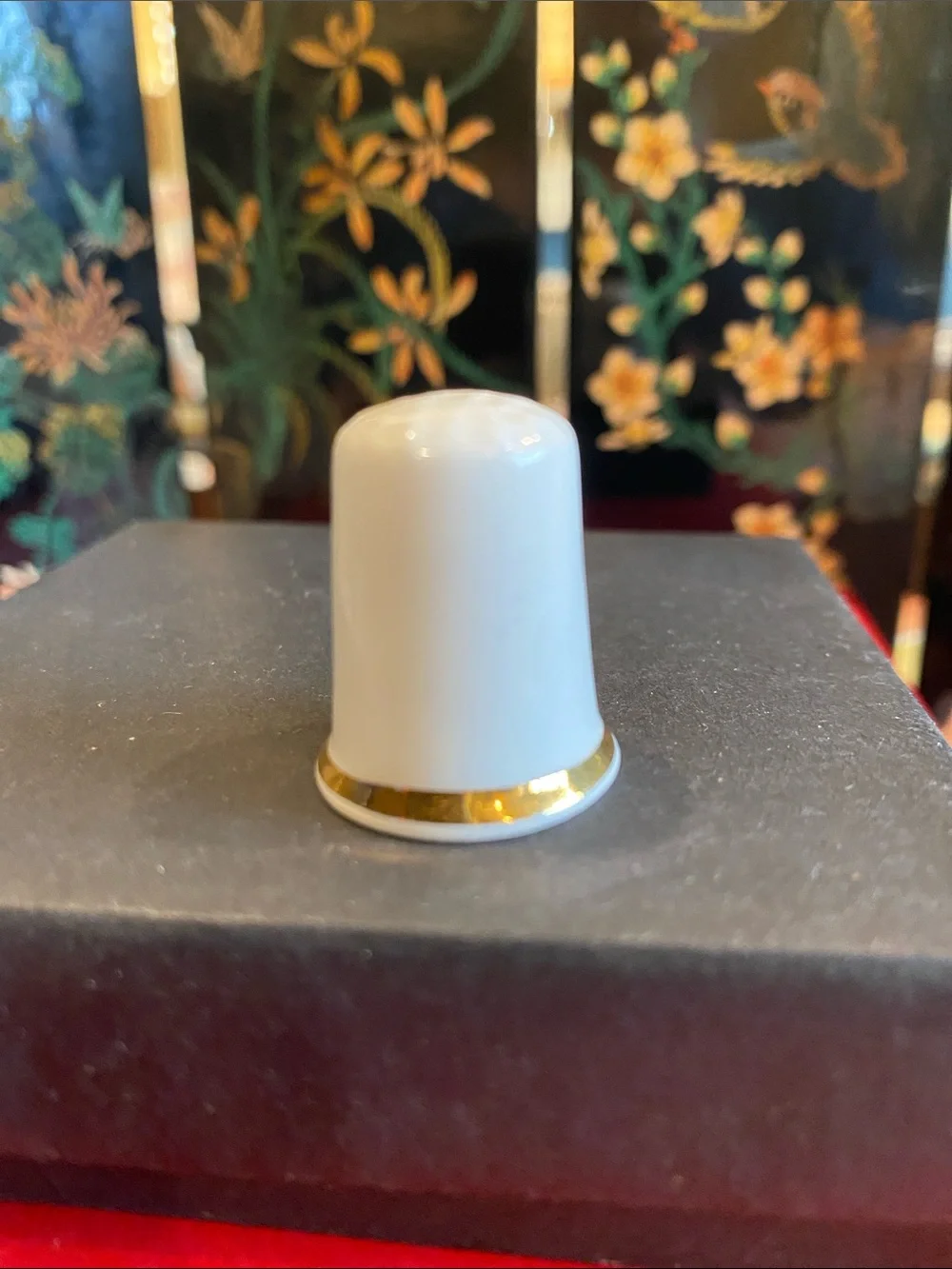 Finsbury Fine Bone China Basset Hound Thimble